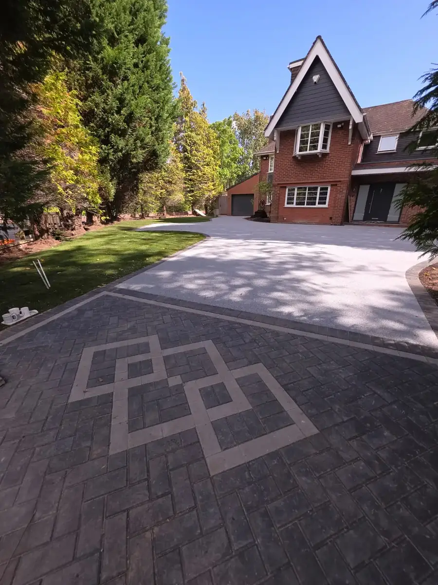 Resin driveway with a repeating diamond pattern inlaid in a contrasting colour